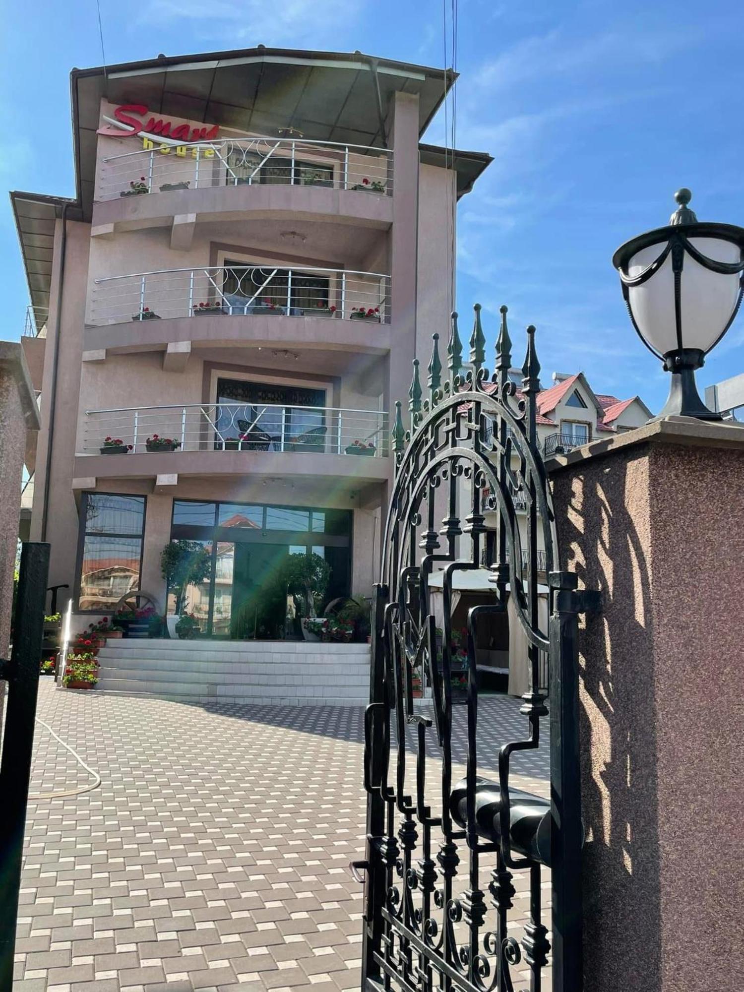 Готель Smarthouse Костінешть Екстер'єр фото